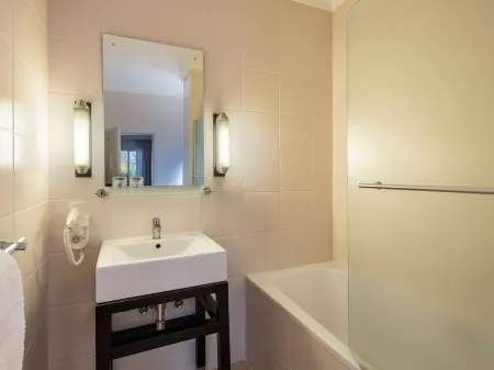 Mercure Hotel Windhoek Отели в г. Виндхук