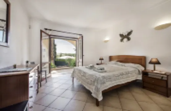 Exclusive Retreat in Vilamoura, Private Pool, Off-Street Parking, Free AC & Wifi