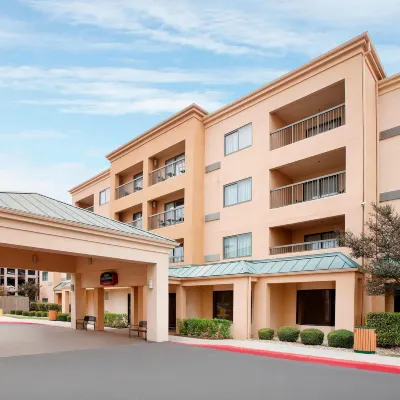 Courtyard San Antonio Airport/North Star Mall Отели рядом с достопримечательностью «Художественный музей Макней»