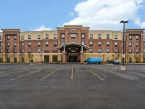 Hampton Inn & Suites Detroit-Canton Hotels in Canton