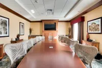 Hilton Garden Inn Milwaukee Airport Отели в г. Ок Крик