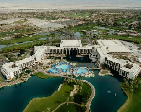 เจดับบลิว แมริออท เดสเซิร์ตสปริงส์ รีสอร์ทแอนด์สปา โรงแรมในปาล์มดีเซิร์ท