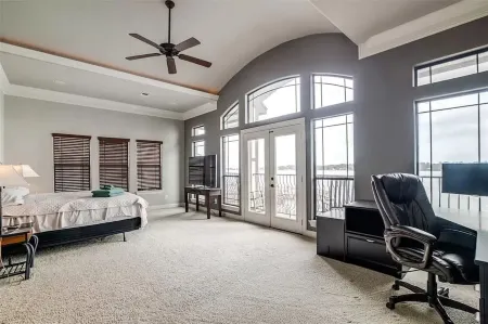 Lakefront with Dock, Close to April Sound Country Club. BBQ Grill, Laundry