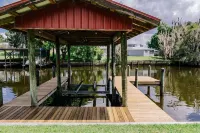 Riverfront Cottage Retreat with 2 Docks + Scenic Views on the St. John’s River!