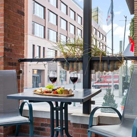 Wrigley Field Rooftop Apartment! - Cubs Season Open