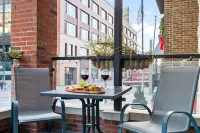 Wrigley Field Views & Cubs Vibes – Stay Across the Street!