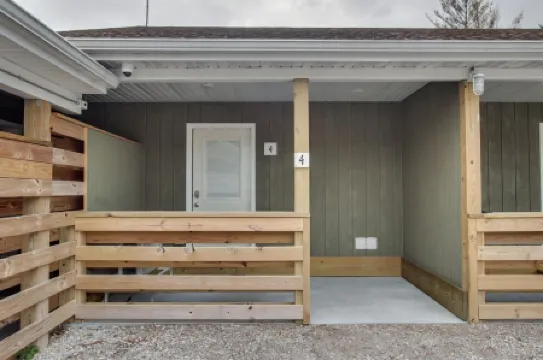 The 4th Overlook Seeps 4, In-between Crystal Mountain and Traverse City! WI-FI