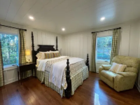 Newly renovated mountain view home in High Hampton, minutes from Cashiers, NC