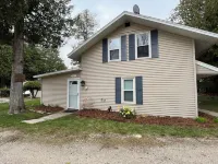 Beautiful Lakeside Cabin - Great Location & Amenities (Canoe, Kayak, Boat, etc) - Wifi