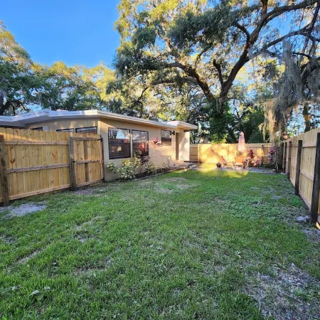 Stylish! 3 bedroom duplex -minutes from the beach