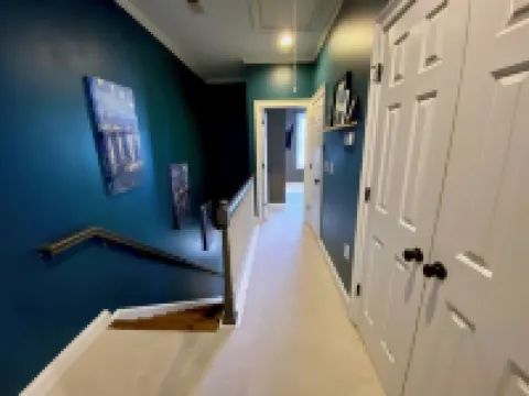 Townhouse in the West End steps from everything! Main St, Falls Park, Baseball