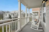 Downtown Coastal Escape // Walk to Beach & Shops
