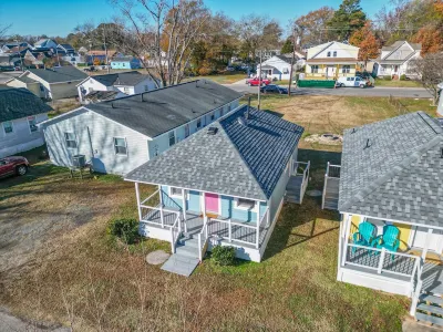 Tiny Blue Beach House Hotels near Buckroe Beach Lighthouse