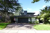 Crescent House - Tranquil Downtown Home Michael David Vineyards附近的飯店