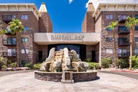 Stunning Lake Views!! Short walk to London Bridge, Lake, Restaurants, and Shops! Các khách sạn gần Lake Havasu State Park