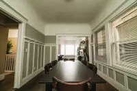 The most desired & safest location in Oakland! Hotels near 3000 Broadway Restaurant, Bar & Lounge