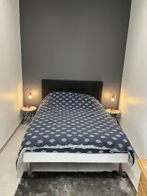 Maisonnette Calme et Indépendante Hôtels à proximité de : E.Leclerc LE BLANC MESNIL