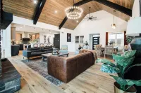 Innsbruck Ski&Tee - Designer's Dream, Theater & Arcade & Shuffleboard & Hot Tub