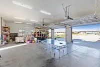 Large Property with Hot Tubs and Swimming Pool