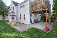 King Bed! Family-Friendly, Minutes from Holy Hill, Hiking+Skiing + Golf