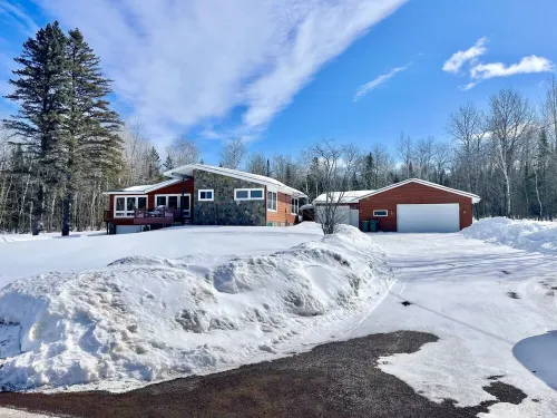 Lester River Retreat - 8 miles to Downtown Duluth - บังกะโล
