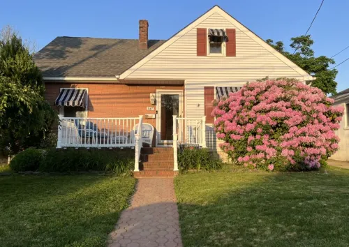 West End Beach House - 5 Minute Walk To The Beach Hotels in Long Branch