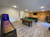 #1 Cabin~Walk to Wisp! Lake Access & Dock! Hot Tub~Game Room~Fire Pit & Dogs OK! Hotels in McHenry