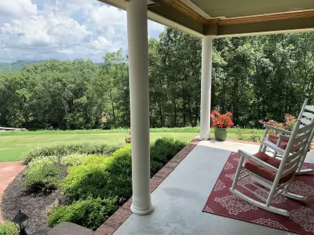 Breathtaking Country Paradise with Hot Tub  Where You Can Unplug in Nature