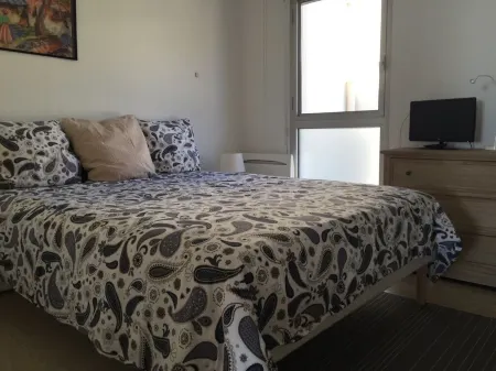 Cassis, Apartment with terrace, sea and cliff views. Private parking, Wifi. Отели рядом со станцией Cassis