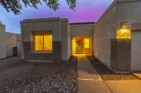 Your Home Away From Home in the Sunshine! Minutes from great amenities. Hotel a Oro Valley