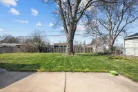 Lovely Updated 2bd house just minutes away from anything the Qc has to offer!