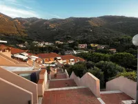 Lovingly furnished vacation apartment with large pool in Nisporto Hotels in Rio