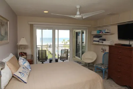 Tradewinds Condominium Top Floor - Ocean View Condo #113