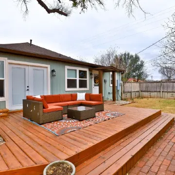 Amazing outdoor deck & kitchen, large home, central to all of Abilene!