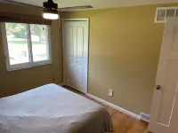 Strongsville oasis inground pool 6 person hot tub, getaway close to it all