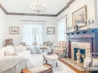 Gilmore Manor. Luxury Group Stay. Prime downtown location. 5 Min to Cedar Point.