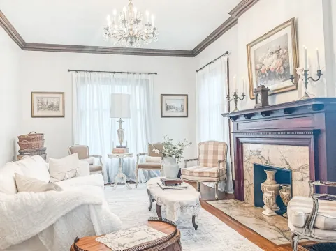 Gilmore Manor. Luxury Group Stay. Prime downtown location. 5 Min to Cedar Point.