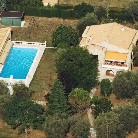 Beautiful Provencal Stone Villa with Large Pool and Pool House