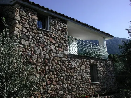 House in the Countryside surrounded by greenery at the foot of the supramonte