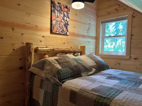 Six bedroom lake front cabin with hot tub and outdoor fire pit