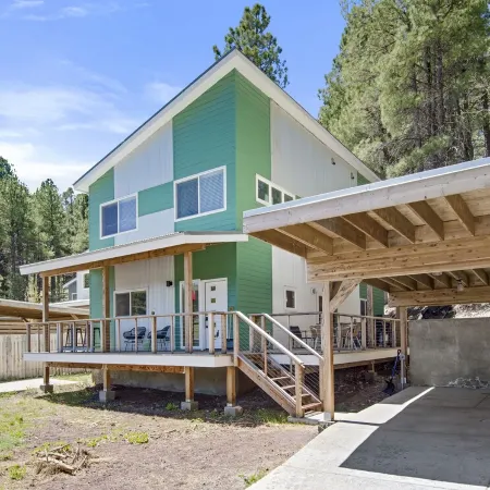 Flagstaff 4Br Cabin w/ Hot Tub, EV Charger, Trails