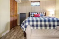 Waterfront cottage in protected cove. Private dock. Close to sand bar!