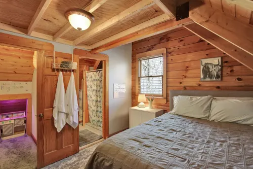 Charming Mountain Ridge View Cozy Cabin near FDR State Park and Callaway Gardens