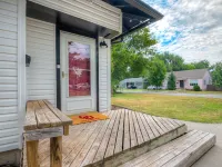 Cozy 2BR + Loft Near OU - Big yard, cool home, great Norman vibes