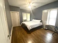 King Suites - 2 King Beds & Garage Parking Hotels in Lakewood