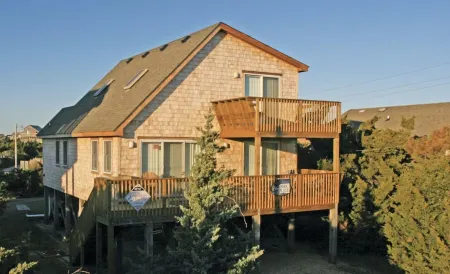 Avon NC OBX Dog-Friendly Home  - Short walk to the Beach or Sound - PARK PLACE