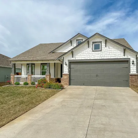 Minutes from Tulsa!  Come relax with the family in this pet friendly home