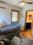 New Downtown 3 Bedroom Upstairs Flat with views - พร้อมระเบียง