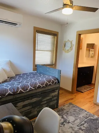 New Downtown 3 Bedroom Upstairs Flat with views