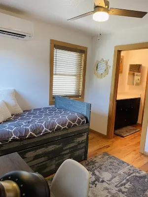 New Downtown 3 Bedroom Upstairs Flat with views